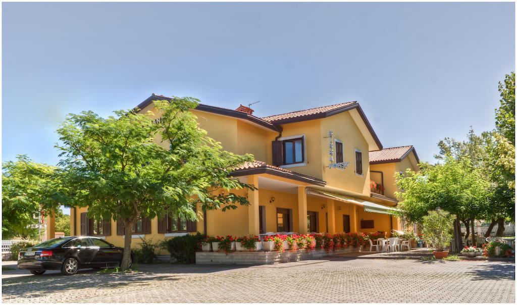 Hotel Pesek San Dorligo della Valle Exteriör bild